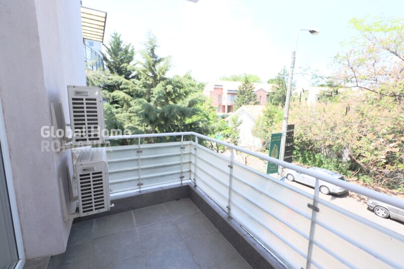 Intrare Sat Francez, Aron Cotrus, apartament 4 camere,  3 terase, Herastrau.